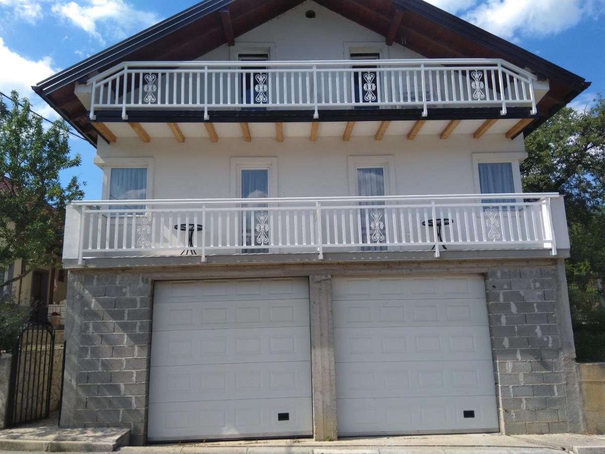 Big Mama'S Apartments Конич Екстериор снимка