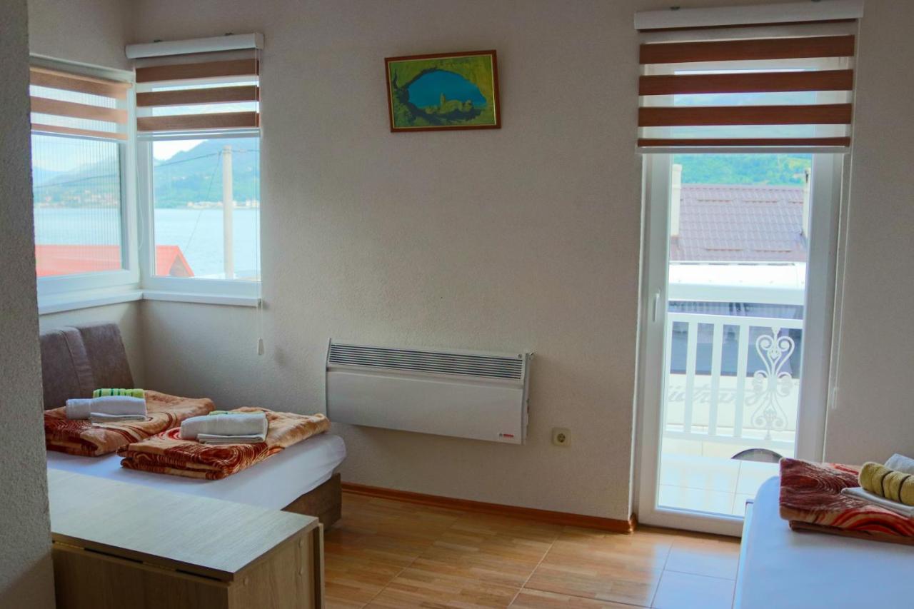 Big Mama'S Apartments Конич Екстериор снимка